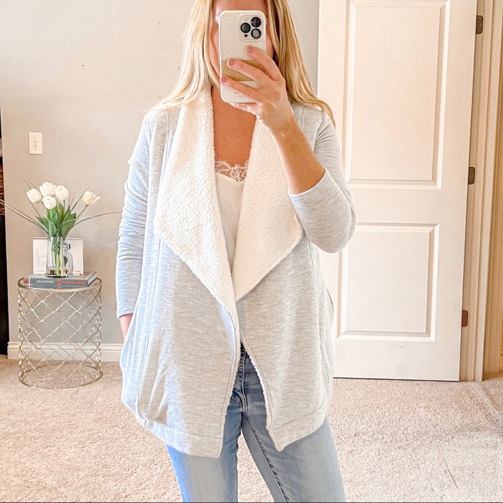 Z Supply Sherpa Cardigan, Sweatshirt, Shacket, size Small, Gray & White